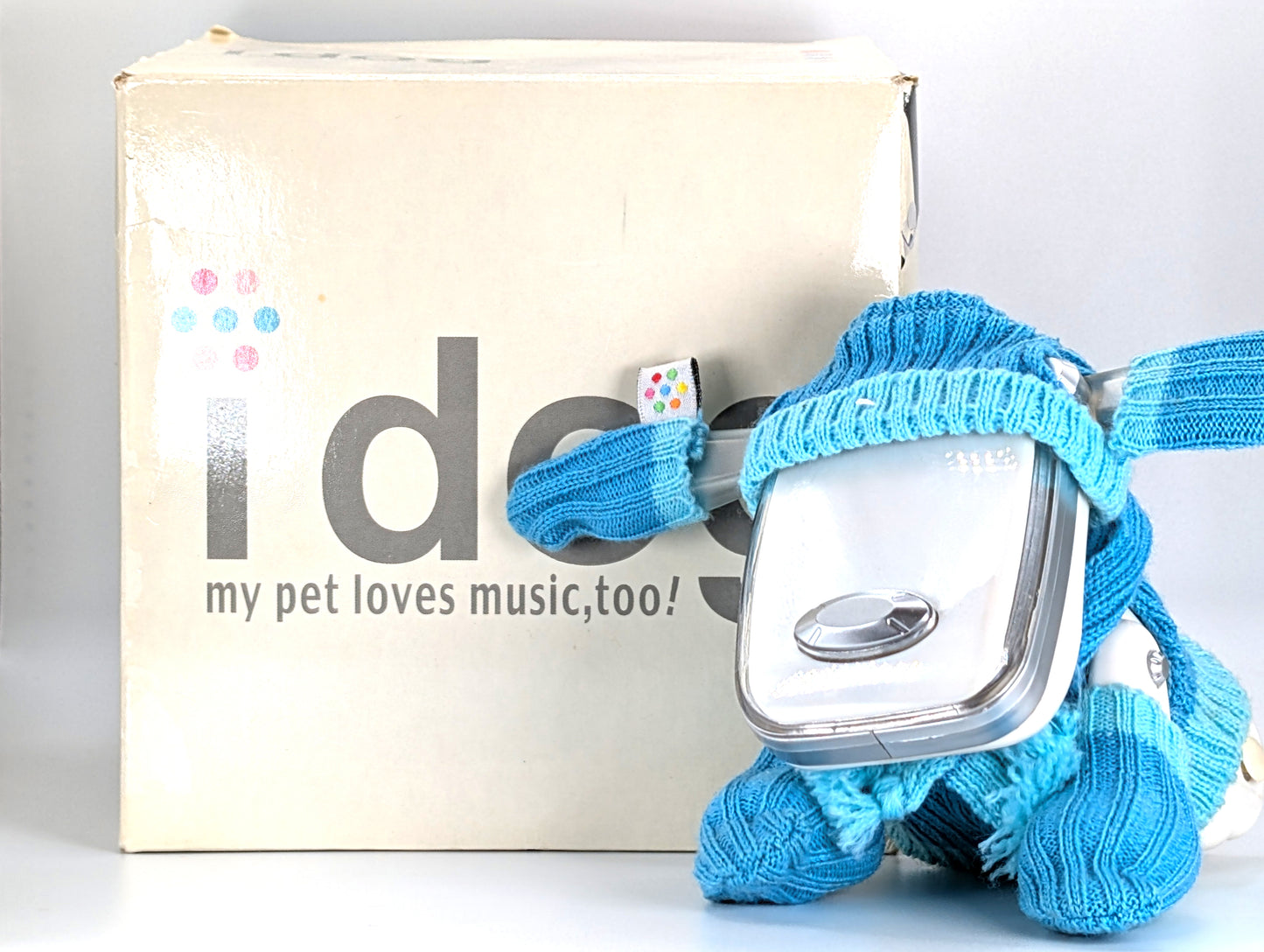 i-Dog White 2005 Blue Clothes Boxed